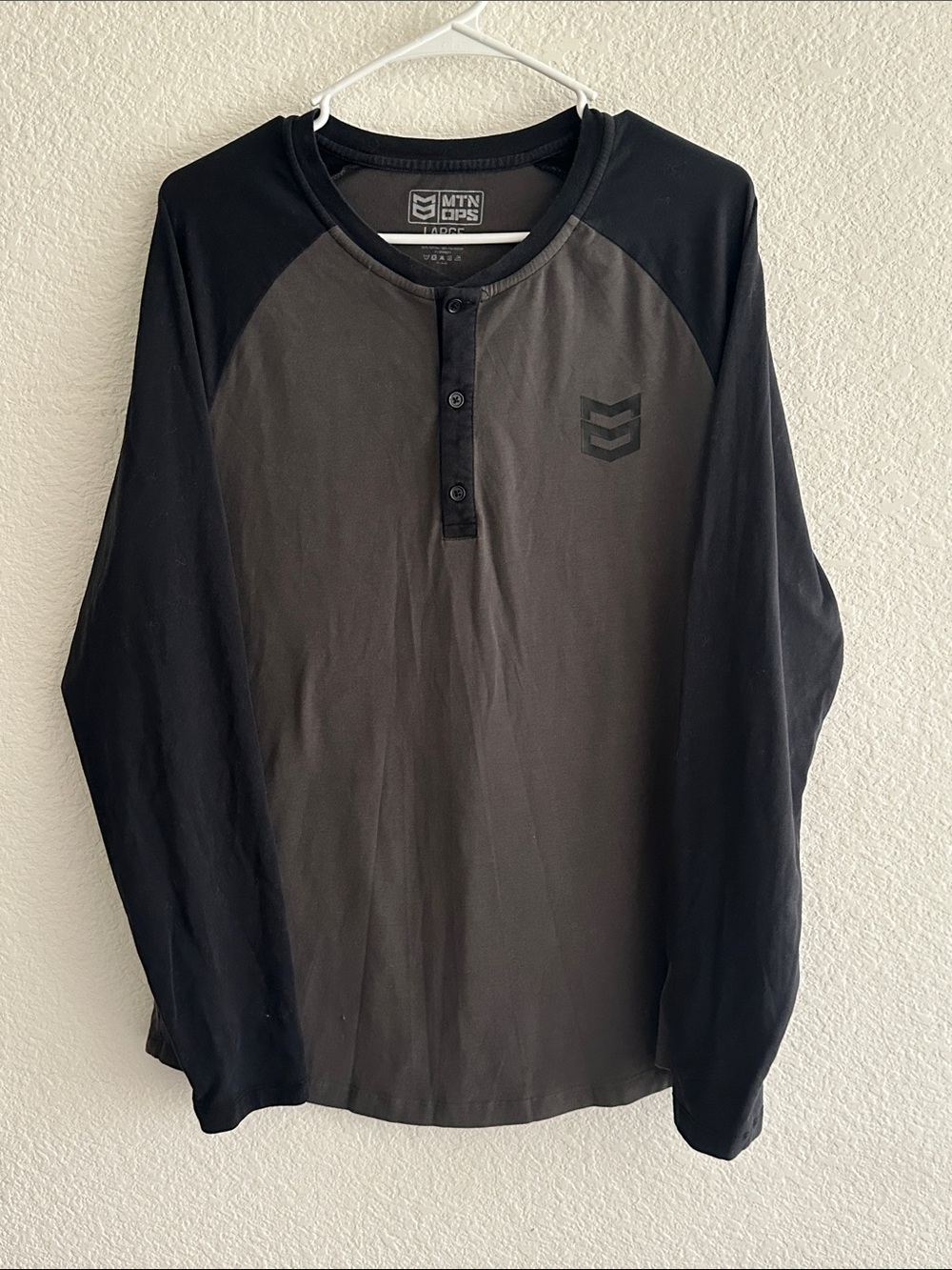 MTN OPS Men’s Long-Sleeve in Charcoal and Black Size Large
